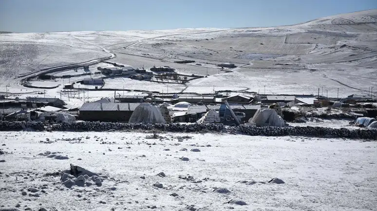 Kars'ta Yüksek Kesimlerde Yağış Karla Buluştu, Beyaz Örtü Şehri Sardı