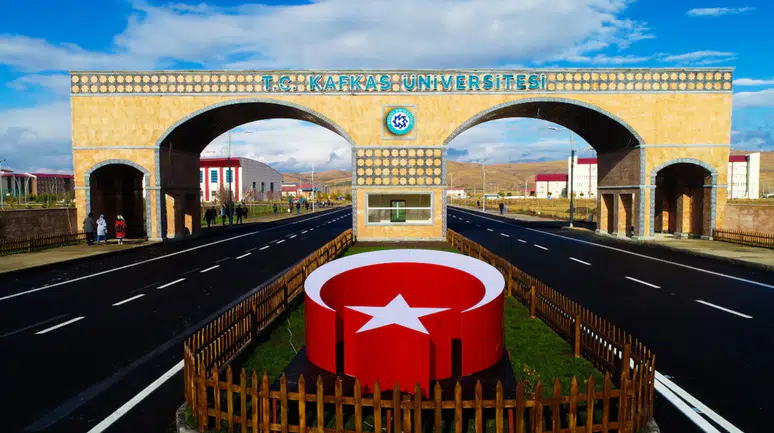 Türkiye'nin En İyi Tıp Fakülteleri Açıklandı: Kars Listeye Giremedi