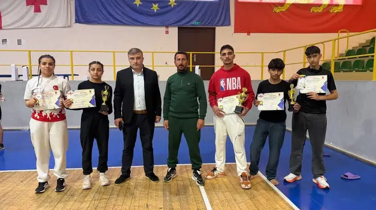 Karslı Sporcular Gürcistan’da Kickboks Şampiyonasında Büyük Başarı