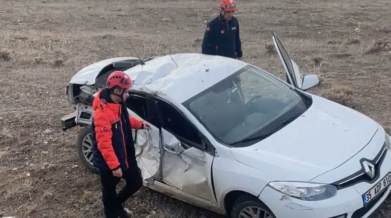 Kars'ta Kamyon-Otomobil Çarpışması: 1 Kişi Yaralandı