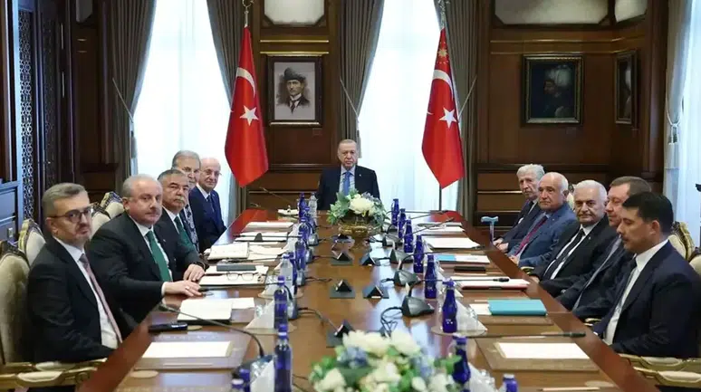 Külliye'de Kritik Yüksek İstişare Kurulu Toplantısı: Aile Konusu Masada