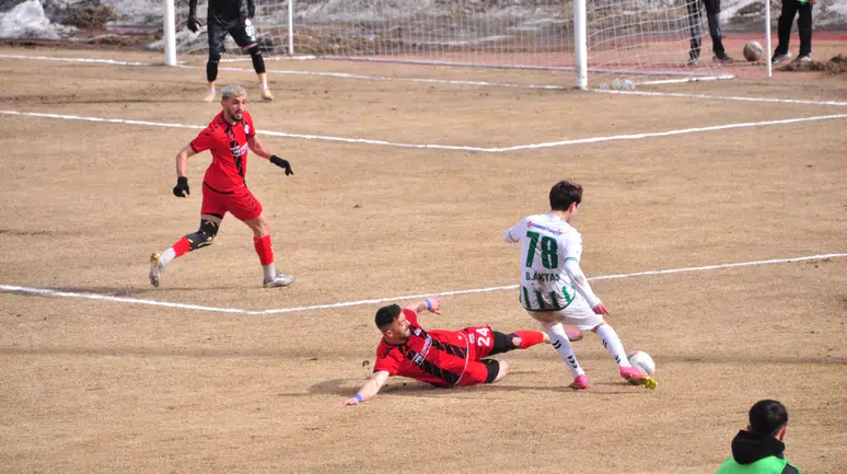 Kars 36 Spor, Doğubayazıtspor'u 2-1 yenerek galibiyet serisini sürdürdü