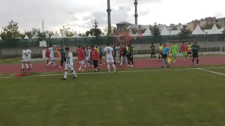 Kars 36 Spor, Sarıkamış'ı 6-1 mağlup ederek BAL'da temsil hakkı kazandı!