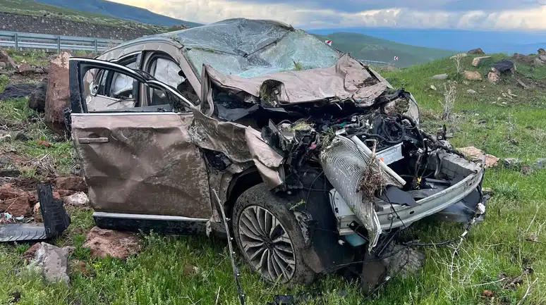 Kars-Iğdır yolunda trafik kazası: 2 kişi hafif yaralandı