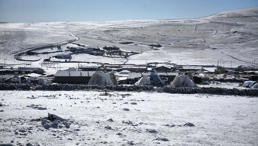 Kars'ta Yüksek Kesimlerde Yağış Karla Buluştu, Beyaz Örtü Şehri Sardı
