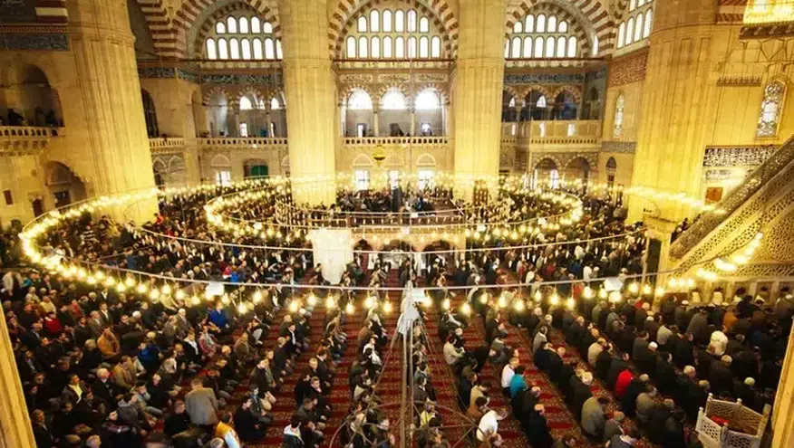 29 Ağustos 2025 Cuma Namazı Saati: İstanbul, Ankara, İzmir'de Cuma Namazı Ne Zaman Kılınacak?