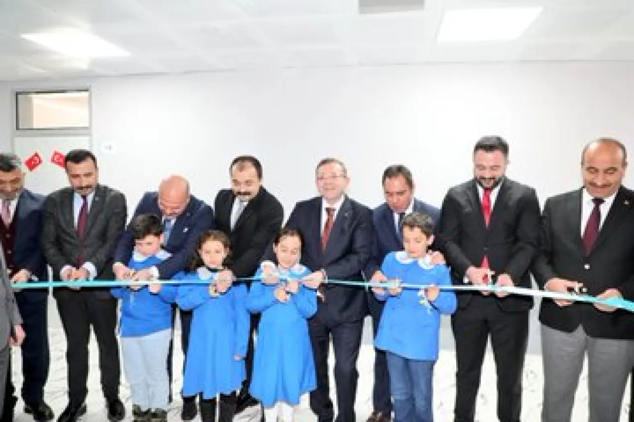 Kars Valisi Digor'da Eğitim İncelemelerinde Bulundu, Esnafları Ziyaret Etti ve Güvenlik Birimlerini Denetledi. 12