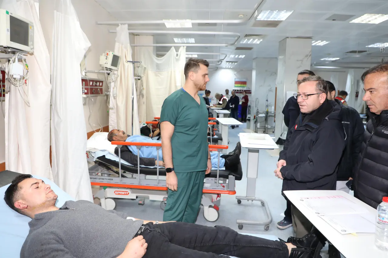 Kars Valisi Polat, Yaralıları Ziyaret Etti ve Geçmiş Olsun Dedi. 4