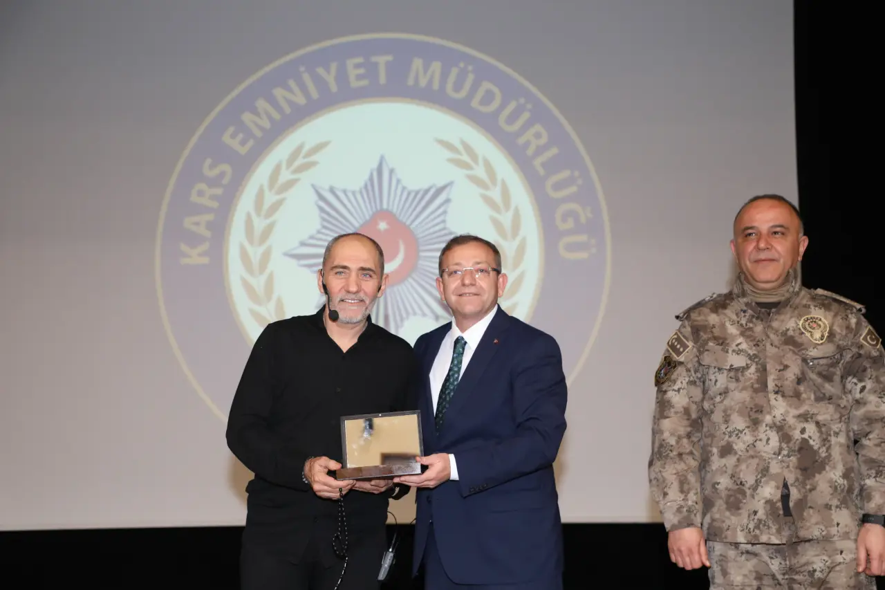 Polis Başmüfettişi Ahmet Sula, "Türk Polis Teşkilatı Farkındalık, Moral ve Motivasyon" seminerine verdi. 2