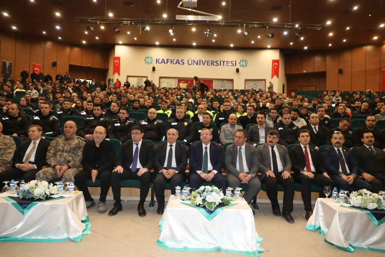 Polis Başmüfettişi Ahmet Sula, "Türk Polis Teşkilatı Farkındalık, Moral ve Motivasyon" seminerine verdi. 1